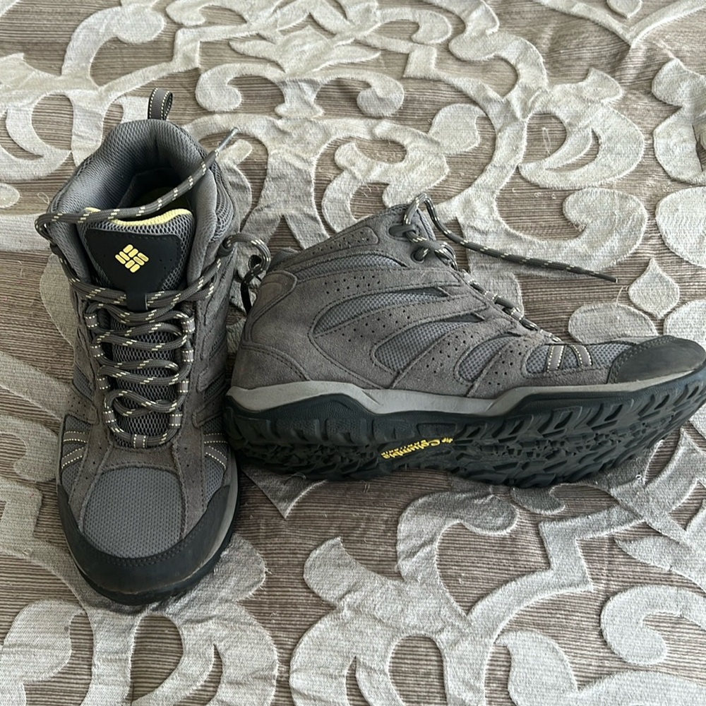 Columbia hiking boots. Grey, Size 8. Worn for one fabulous trip!